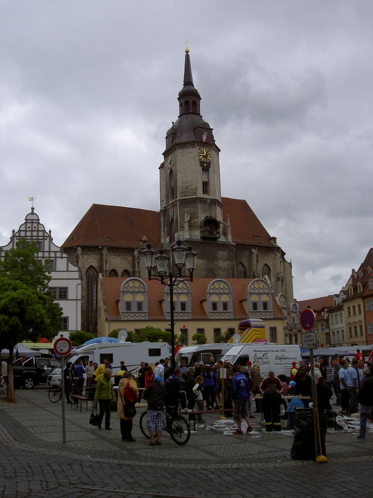 Naumburg, Wenzelskirche am Markt, sptgotisch, erbaut ab 1426, Kirchturm 72 Meter 
hoch (13.05.2012)