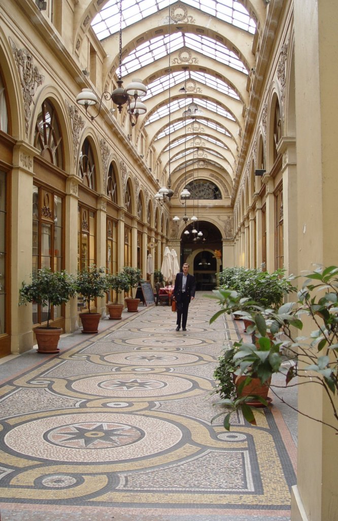Neben anderen Galerien in Paris, beeindruckt besonders die Galerie Vivienne, die von de Place de la Bourse abgeht und im Jahr 1826 eingeweiht wurde. (20.07.2009)