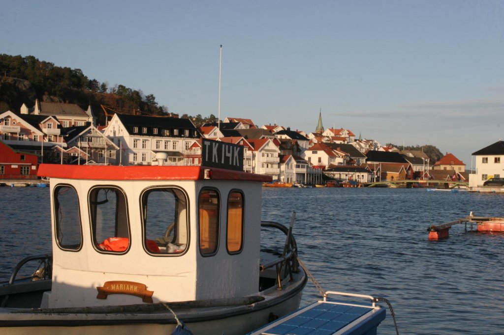 Neben der Fischindustrie war Krager ein bedeutender Umschlagplatz fr Bauholz aus der Telemarken nach Dnemark sowie Mittel- und Westeuropa. Da beide Industriezweige an Bedeutung verloren haben, lebt der Ort heute vom diensleistendem Gewerbe und dem Tourismus. Wegen der romantischen Lage an der inselreichen Skagerrakkste und dem lauen Klima ist Krager heute ein beliebter Ferienort.