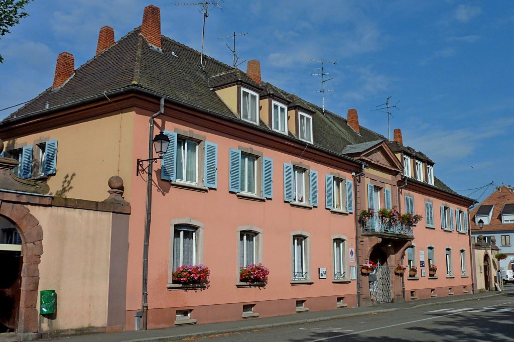 Neubreisach, der Gouverneurspalast am Appellplatz im Stadtzentrum, Juni 2012