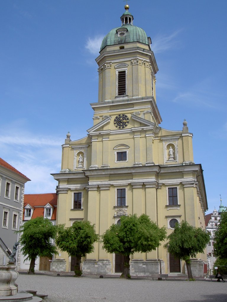 Neuburg, Hofkirche unserer lieben Frau, erbaut von 1607 bis 1608, Stuck von 
Gian Antonio und Pietro Castelli, barocke Ausstattung von Johann Jakob Breitenauer, 
(13.05.2007)