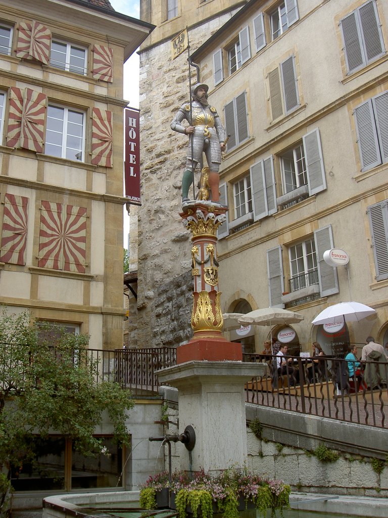 Neuchatel, Fontaine du Banneret, Vennerbrunnen, Statue von Laurent Perroud von 1581 
(30.07.2012)