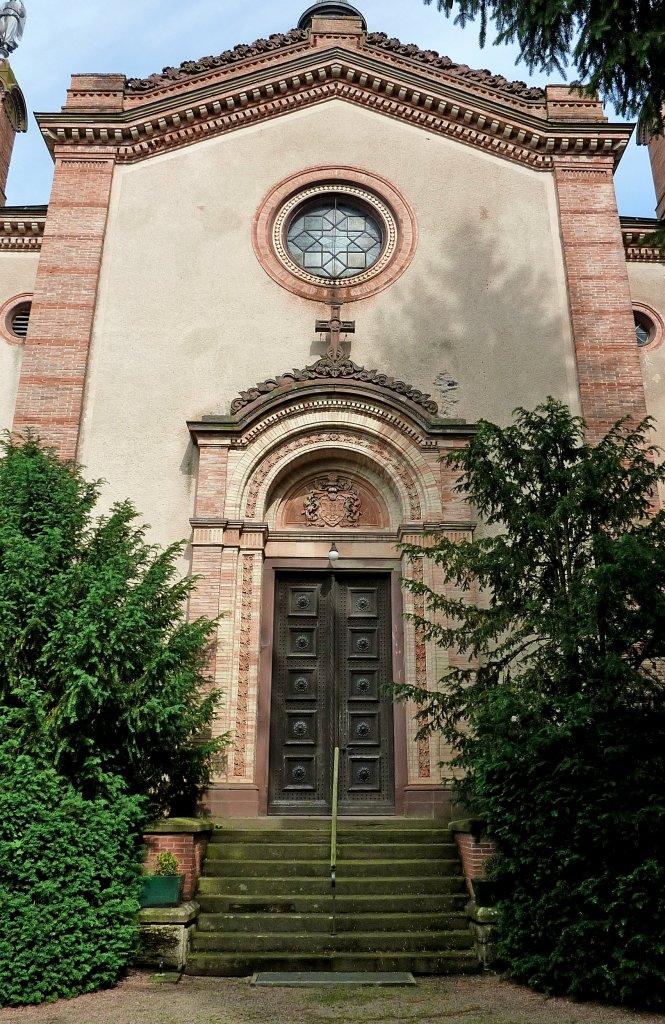 Neudingen, das Eingangsportal der Gruftkirche, Juli 2012