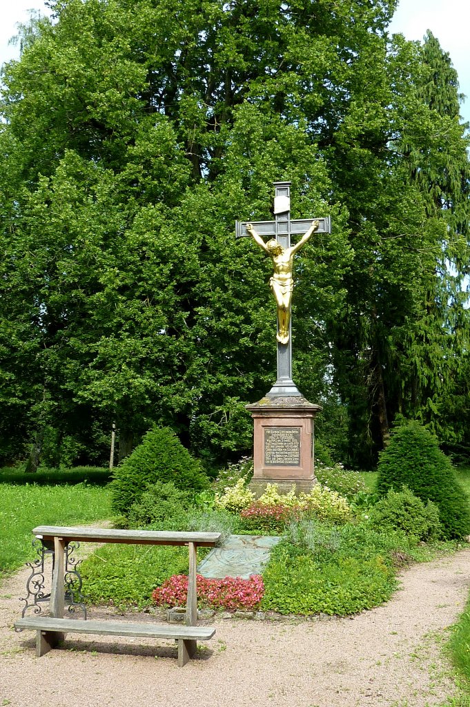 Neudingen, Frstengrab im Park an der Gruftkirche, Juli 2012