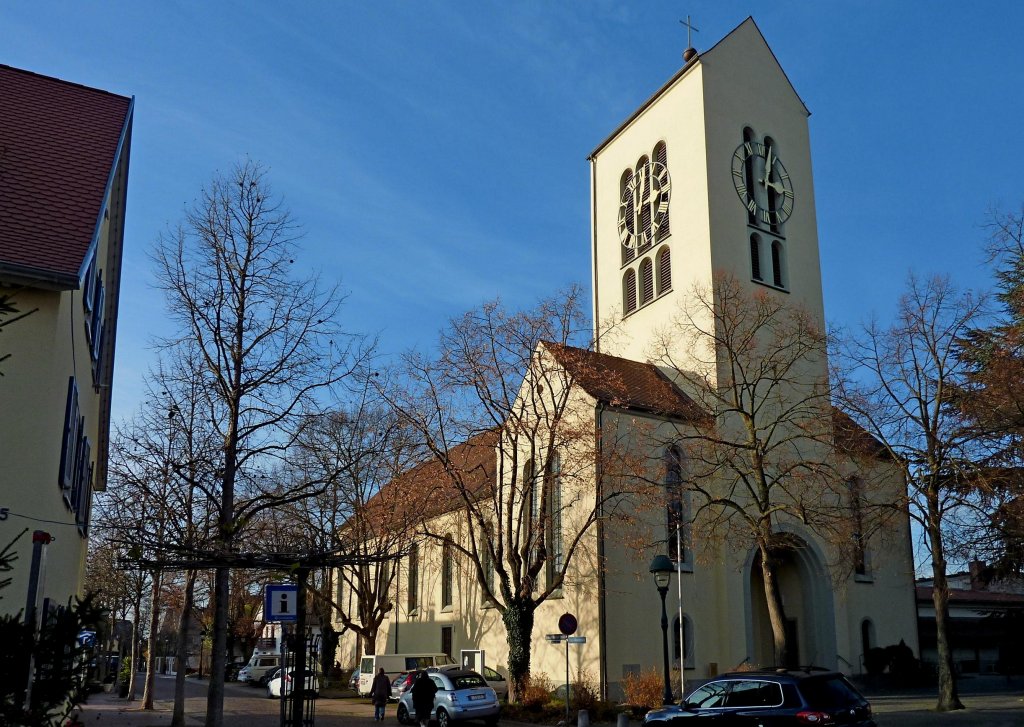 Neuenburg am Rhein, die katholische Liebfrauenkirche, eingeweiht 1953, sechs Vorgngerkirchen an dieser Stelle wurden alle im Laufe der Jahrhunderte durch Kriegseinwirkungen zerstrt, Dez.2011