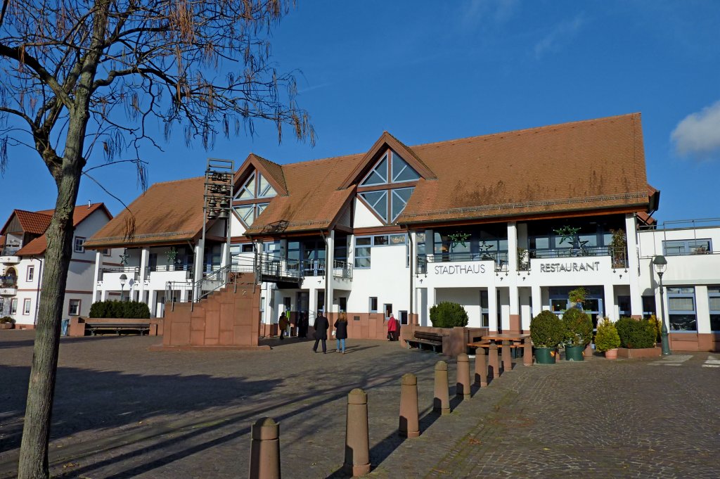 Neuenburg am Rhein, das Stadthaus, hier finden Veranstaltungen und Ausstellungen statt, Dez.2011