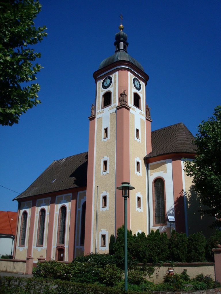 Neuershausen im Breisgau,
kath. St.Vicentius-Kirche, im 18.Jahrhundert erbaut, 1970 innen und auen renoviert,
Aug.2010