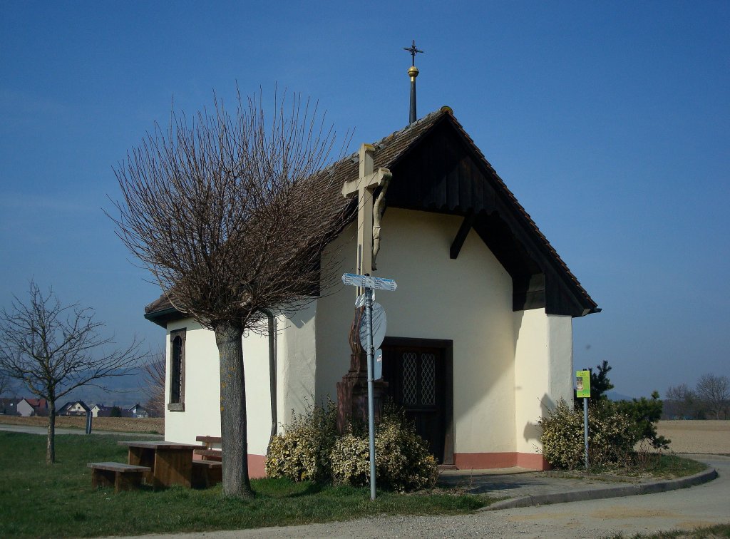 Neuershausen in der Rheinebene, die Dreifaltigkeitskapelle, erbaut Anfang des 18.Jahrhunderts, Mrz 2011