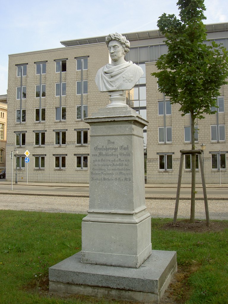 Neustrelitz, Denkmal fr Groherzog Carl am Friedrich Wilhelm Buttel Platz (18.09.2012)