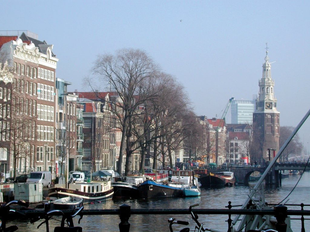Niederlande, Amsterdam, der Montelbaanstoren (ein historischer Turm der 1516 an der Oudeschansgracht erbaut wurde). 08.02.2005