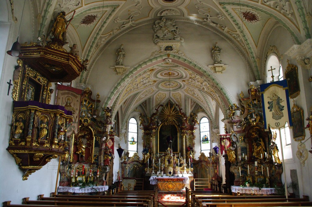 Niederrieden, Kanzel und Altre der St. Georg Kirche, Kreis Unterallgu 
(16.04.2011)