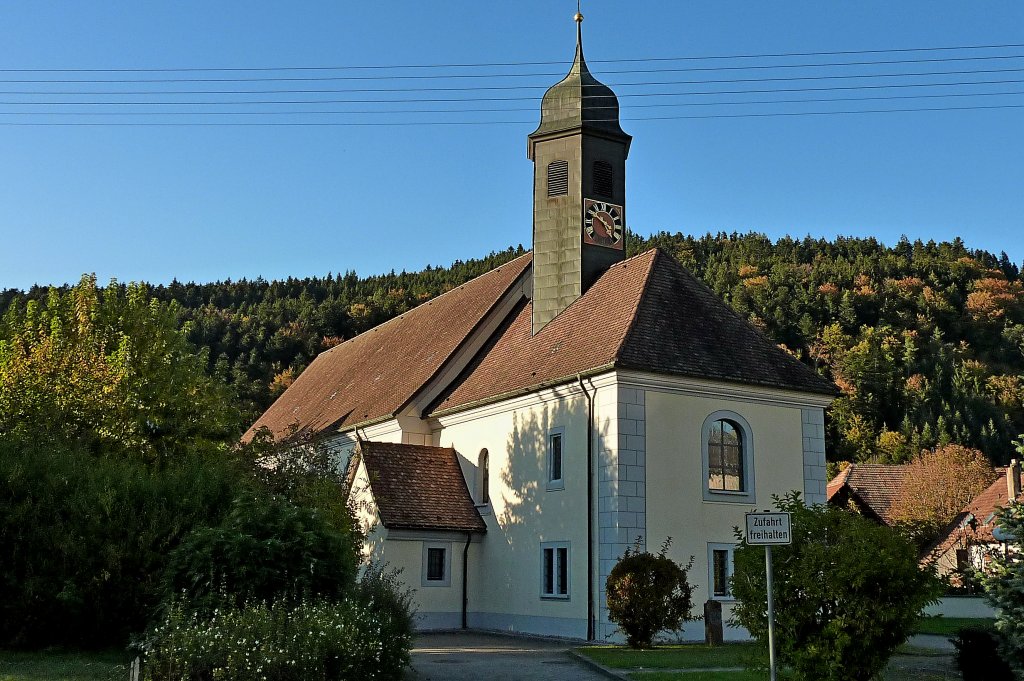 Niederwinden im Elztal/Schwarzwald, die katholische Kirche St.Leonhard geht zurck aufs 11.Jahrhundert, 1979-81 erweitert und modernisiert, Okt.2011