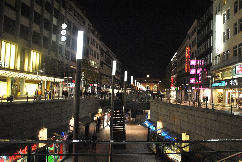 Niki-de-Saint-Phalle-Promenade, im Hannover bei Nacht. Foto vom 31.10.2010.