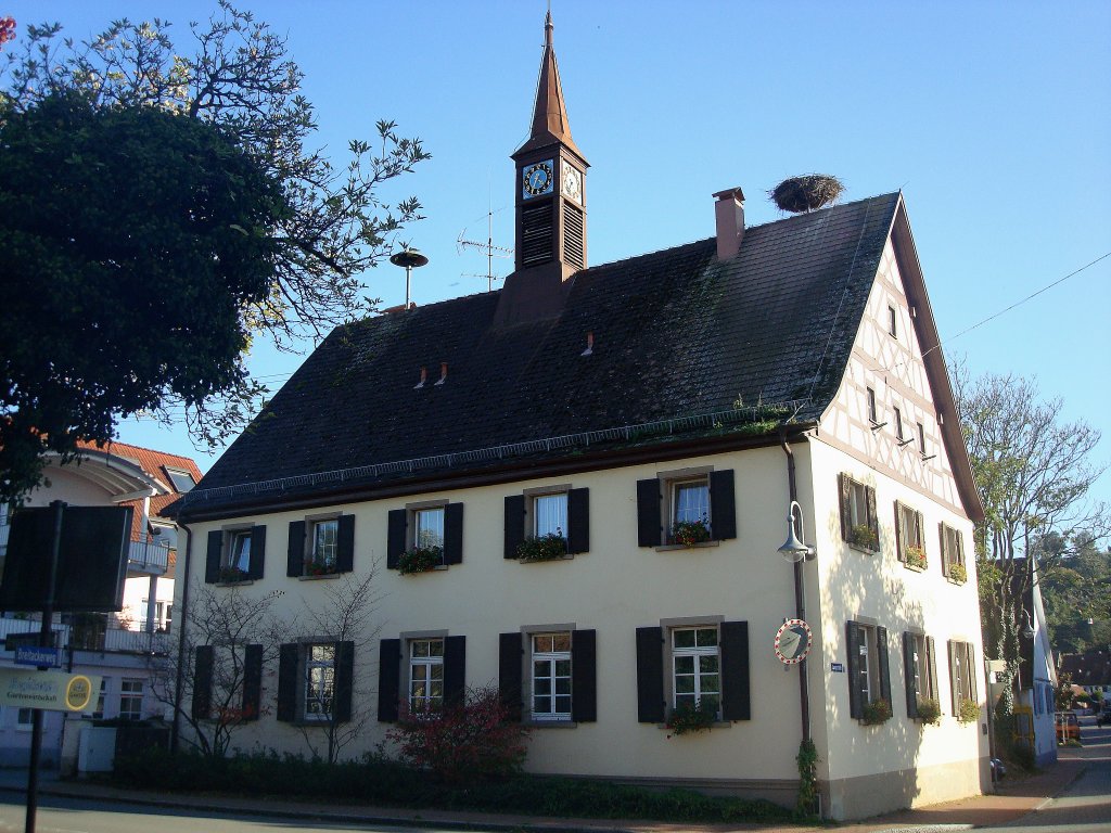 Nimburg, ein Ortsteil von Teningen,
das Rathaus von 1736, der Ort wurde bereits 977 urkundlich erwhnt,
Okt.2010