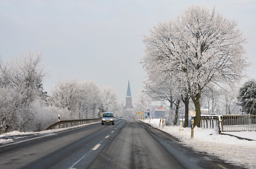 Nix mit viel Schnee. Im Westen nichts Neues, nicht mal viel Schnee. Kurz vor Groß-Vernich (L 194 Euskirchen Richtung Köln) - Januar 2010. 