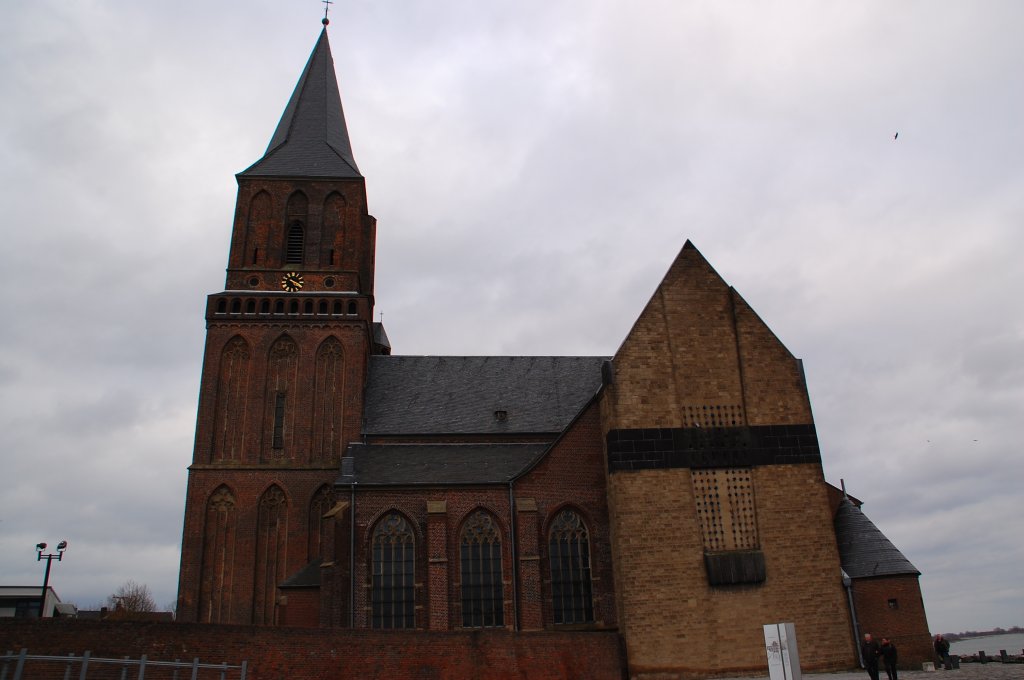 Nrdliche Ansicht der Kirche St. Martini in Emmerich. 6.2.2011