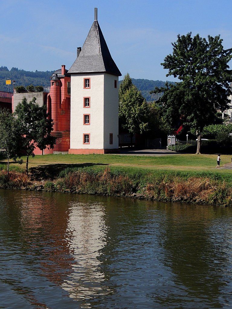 Nrdlicher Fhrturm am alten Brckenkopf bei Trittenheim an der Mosel; 120827