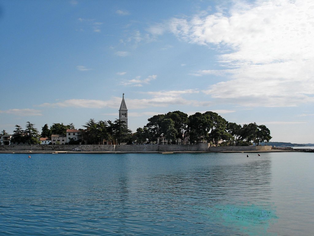 Novigrad, an der Westkste der Halbinsel Istrien gelegen, mit groem Yachthafen, Okt.2004