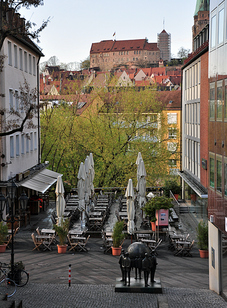 Nrnberg - Blick von der Innenstadt auf die Burg - 23.04.2012