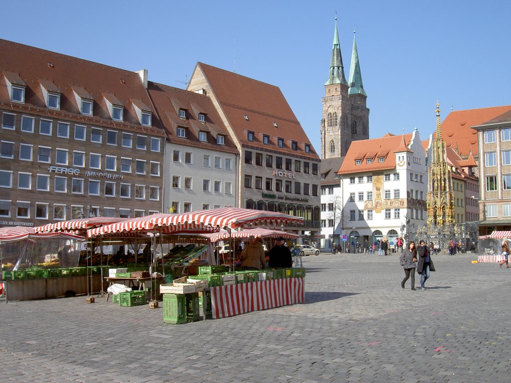 Nrnberg, Hauptmarkt mit St. Sebaldus Kirche (08.03.2011)