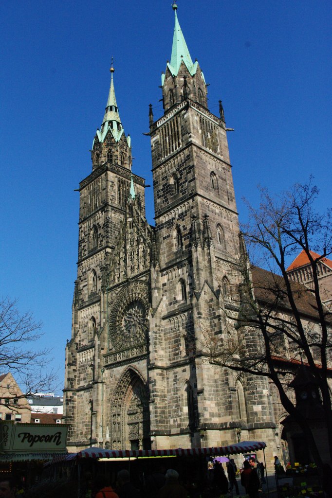 Nrnberg, St. Lorenz Kirche, erbaut im 13. Jahrhundert (08.03.2011)