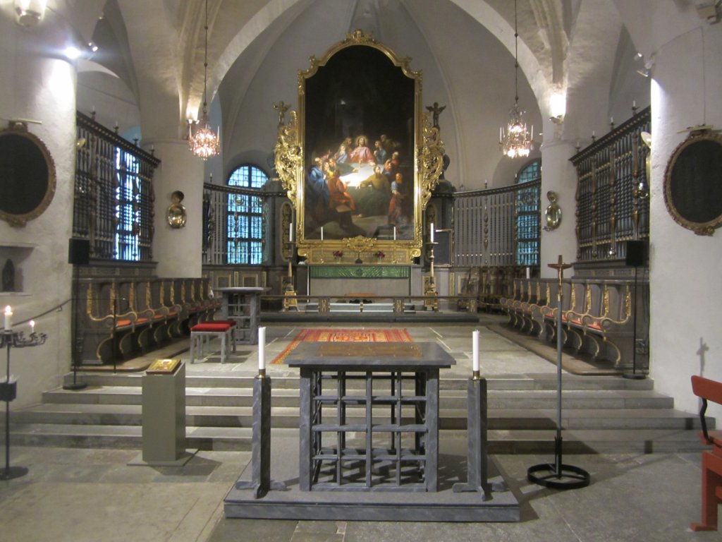 Nykping, Hochaltar von 1500 und Chorgesthl der St. Nikolai Kirche (10.07.2013)