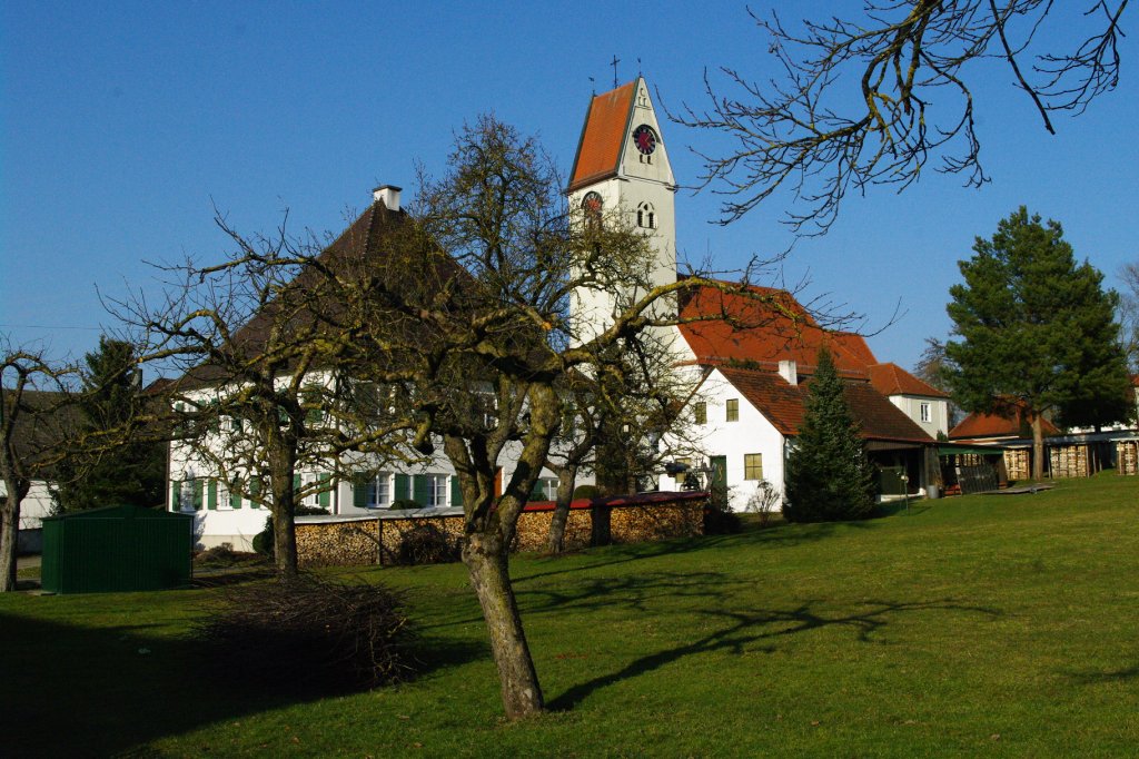 Obenhausen, St. Martin Kirche mit Sptgotischen Turm, Pfarrhaus, 
Landkreis Neu-Ulm (02.03.2011)