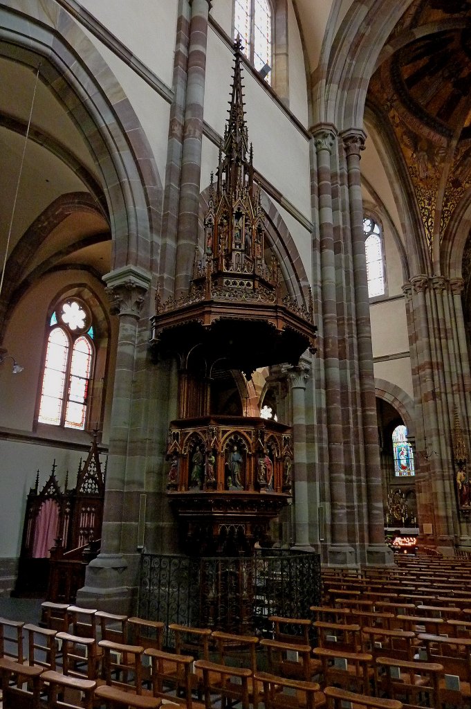 Oberehnheim(Obernai) im Elsa, die kunstvoll geschnitzte Kanzel in der St.Peter und Paul Kirche, Mai 2011