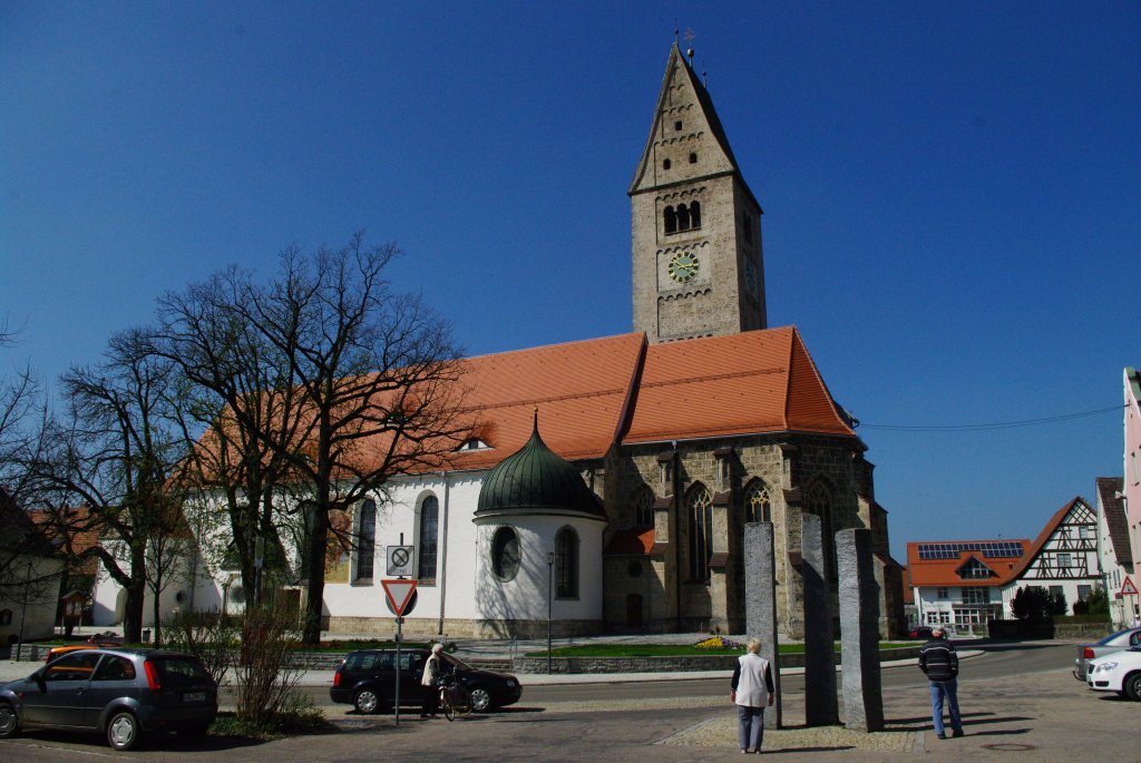 Obergnzburg, St. Martin Kirche, erbaut im 15. Jahrhundert, Landkreis Ostallgu (09.04.2011)