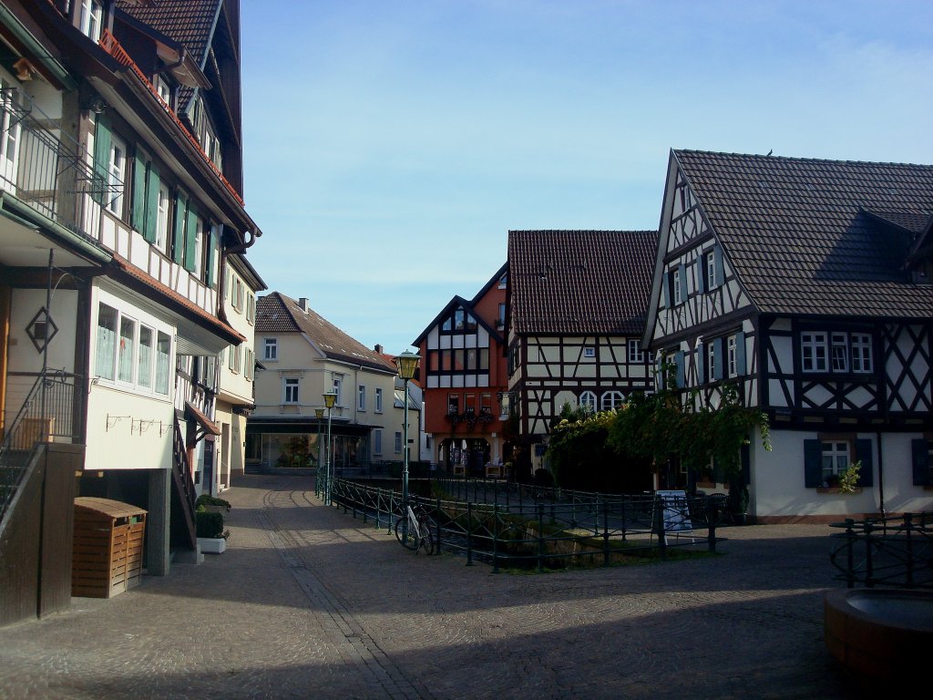 Oberkirch in der Ortenau, Altstadtpartie am Mhlbach, Okt.2010