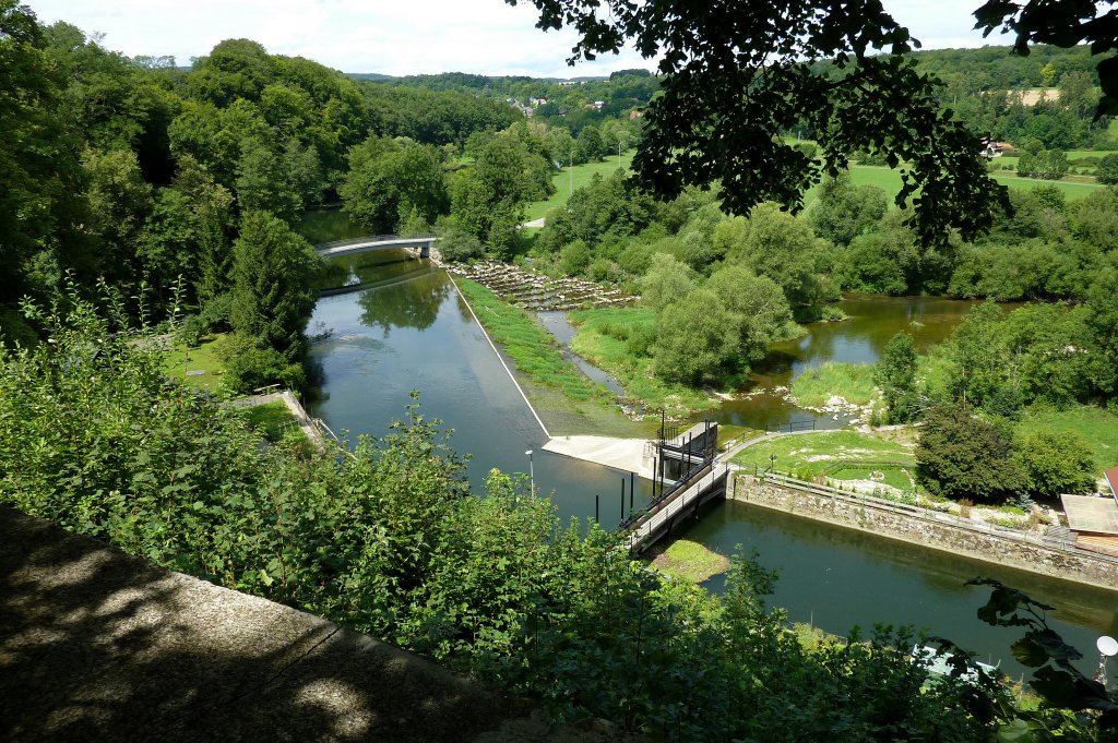 Obermarchtal, Blick vom Klostergelnde auf die Donau mit Wehr, Fischtreppe und Kanal, Aug.2012