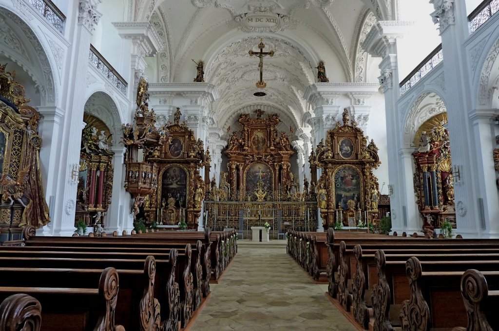 Obermarchtal, der Innenraum der Klosterkirche, die Stuckarbeiten von 1692 stammen vom Wessobrunner Meister Johann Schmuzer, Aug.2012