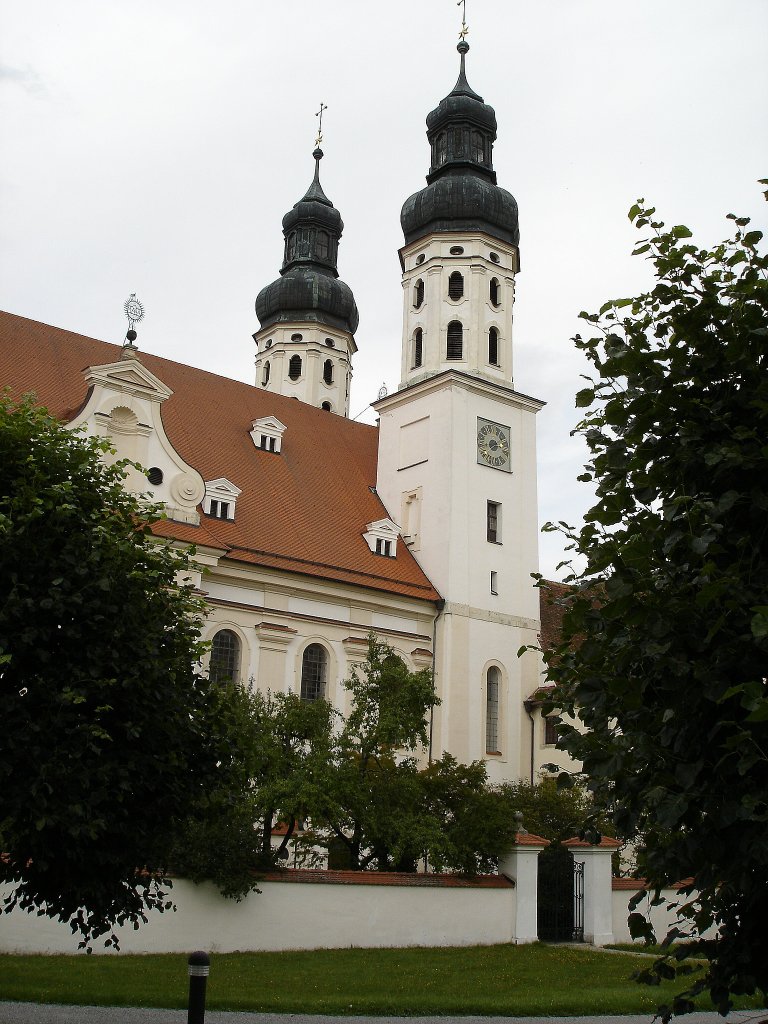 Obermarchtal in Oberschwaben, die sehenswerte frühbarocke Klosterkirche, geweiht 1701, Sept.2004