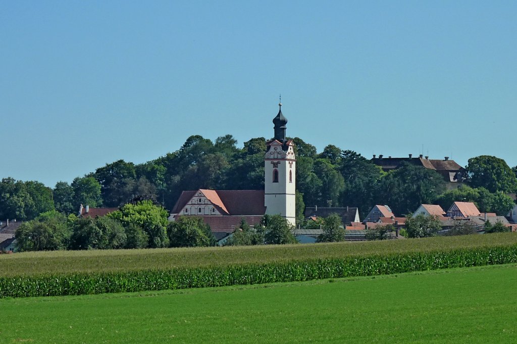 Oberstadion, Blick auf den oberschwbischen Ort mit der St.Martinus-Kirche, Aug.2012