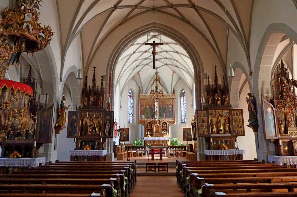 Oberstadion, der Innenraum der St.Martinus-Kirche beherbergt u.a. sieben gotische Flgelaltre der Ulmer Schule aus dem 15.Jahrhundert, Aug.2012