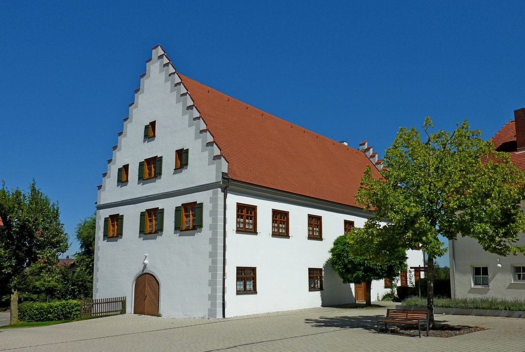 Oberstadion, der schn restaurierte mittelalterliche Pfarrhof, Aug.2012