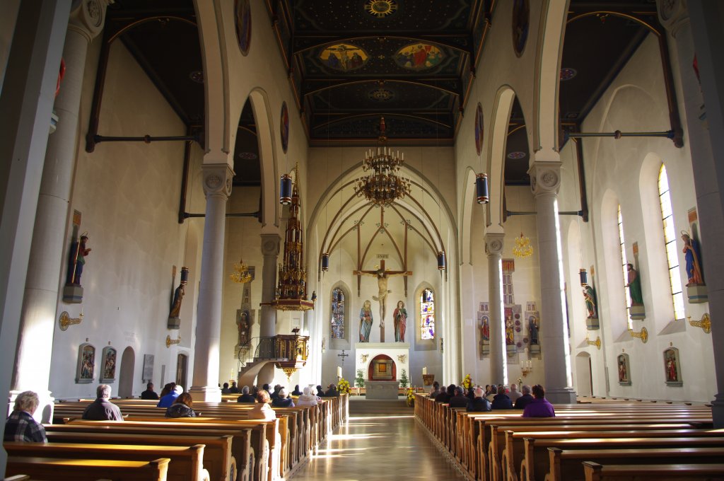 Oberstaufen, Stiftskirche St. Peter und Paul, neugotische Ausstattung mit Kanzel von Anton Harrer aus dem Jahr 1862 (01.11.2011)