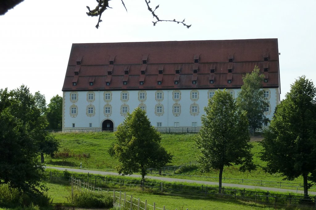 Ochsenhausen, die Ostfassade des Fruchtkastens, Aug.2012