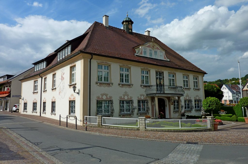 Ochsenhausen, reprsentatives Gebude im Stadtzentrum, Aug.2012