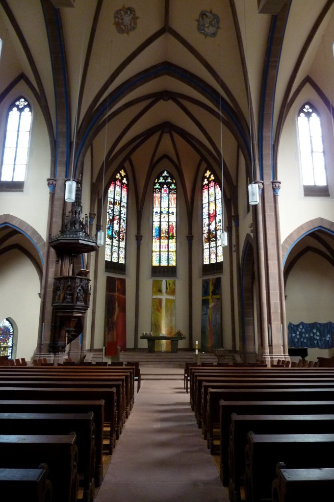 Offenburg, der Innenraum der neugotischen Stadtkirche, Aug.2011