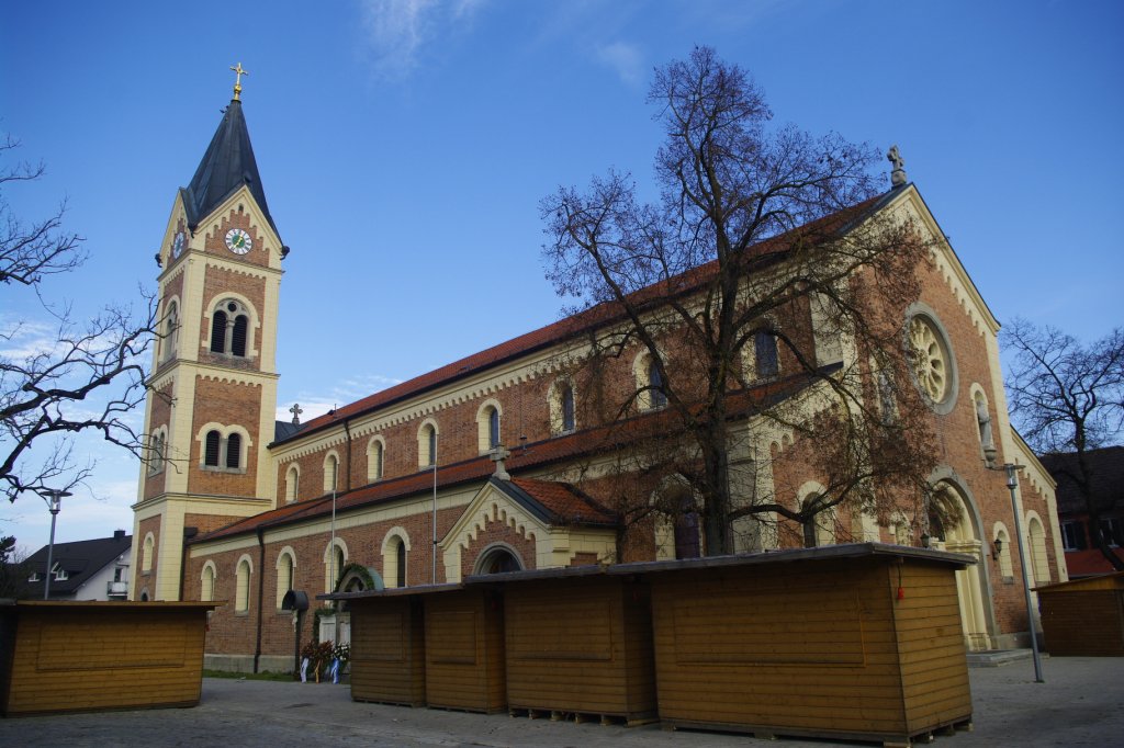 Olching, Kath. Kirche St. Peter und Paul, erbaut von 1899 bis 1901 als Backsteinbau,
neoromanisch, Kreis Frstenfeldbruck (20.11.2011)