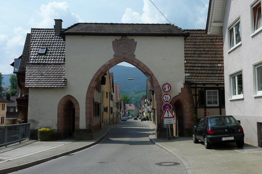 Oppenau in der Ortenau, das Obere oder Lierbacher Tor, Teil der ehemaligen Stadtbefestigung, Mai 2011