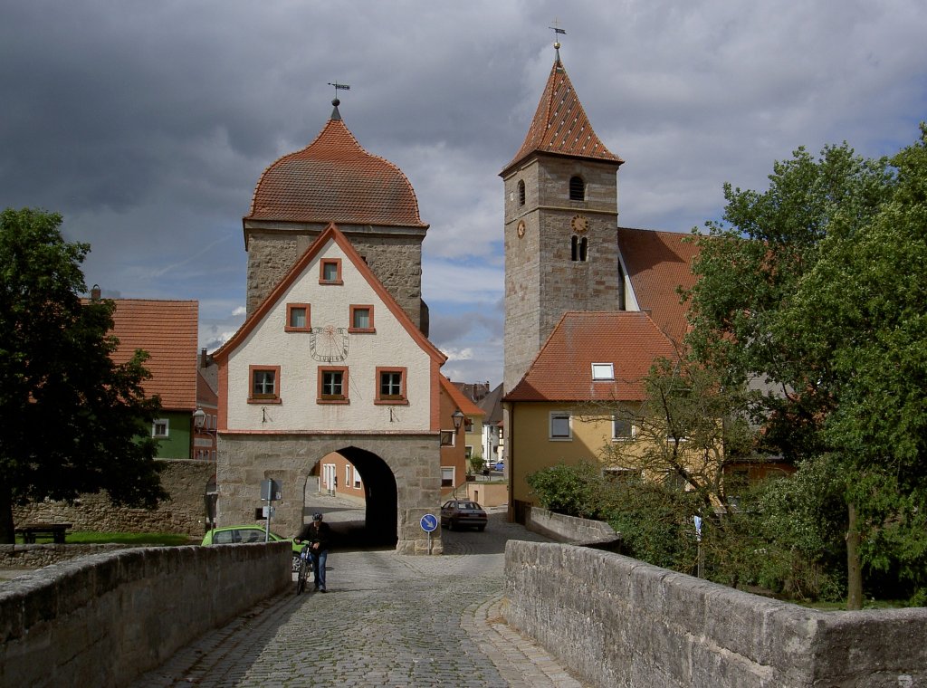 Ornbau, Altmhlbrcke, Stadttor und St. Jakobus Kirche, Kreis Ansbach (15.07.2012)