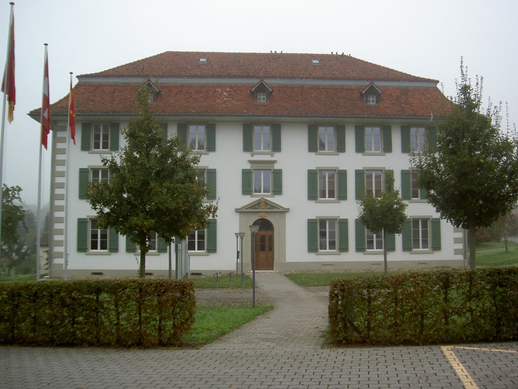 Orpund, ehemaliges Kornhaus des Prämonstratenser Kloster Gottstatt, heute Gemeindeverwaltung, Berner Jura (01.10.2011)