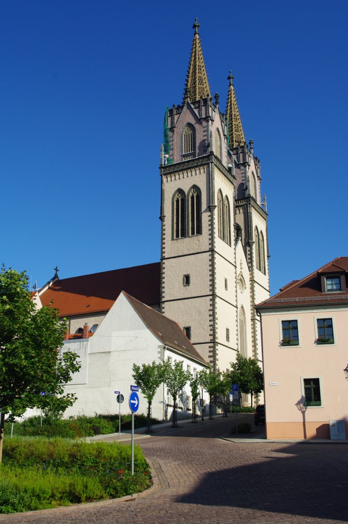 Oschatz, St. Ägidien Kirche, erbaut von 1846 bis 1849 mit 2 75 Meter hohen Türmen 
(23.07.2011)