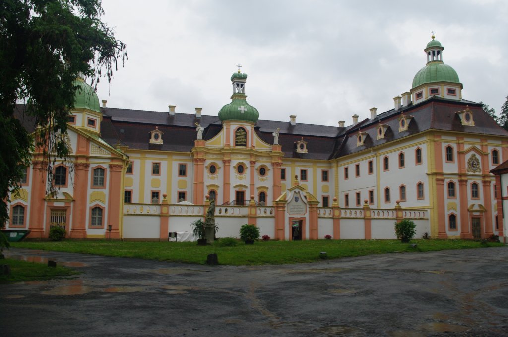 Ostrotz, Kloster St. Marienthal, Zisterzienserinnenkloster, gegrndet 1234 von 
Kunigunde, heute intern. Begegnungszentrum, Kreis Grlitz (22.07.2011)