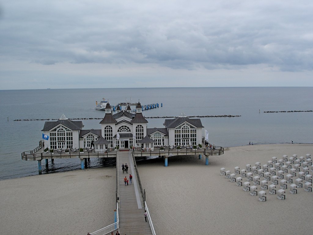 Ostseebad Sellin auf der Insel Rgen, 1992-98 wurde die Seebrcke neu aufgebaut, mit 394m die lngste auf der Insel, Juli 2006