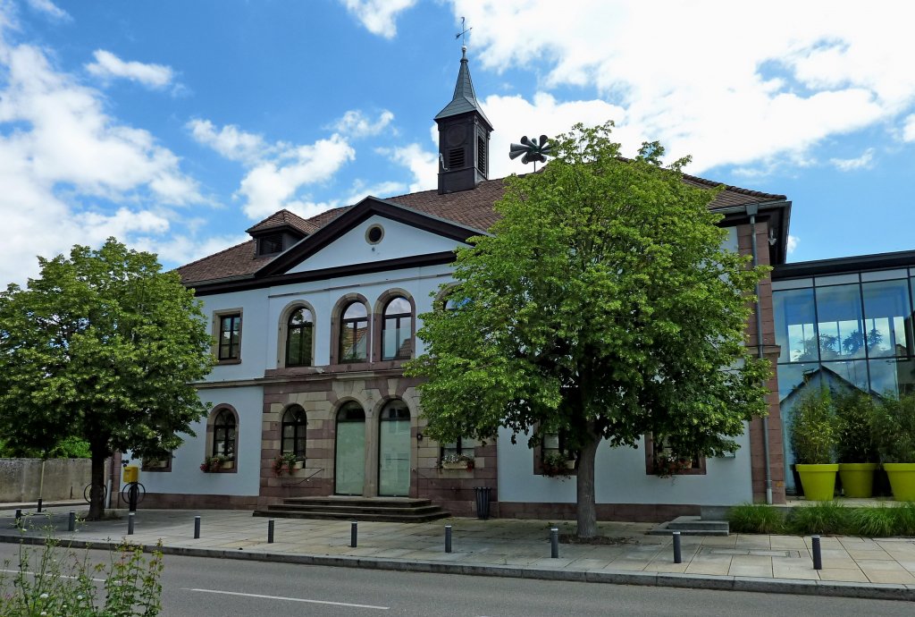 Ottmarsheim im Sdelsa, das Rathaus, Juni 2012