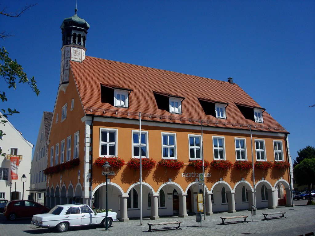 Ottobeuren in Bayern,
das Rathaus von 1384, wurde 1862 umgebaut,
Juli 2010