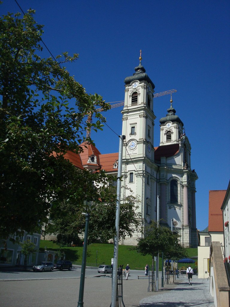 Ottobeuren im Unterallgu, die barocke Kirche des 764 gegrndeten Benediktinerklosters wurde in der jetzigen Form 1737-66 erbaut, 1926 zur ppstlichen Basilika erhoben, die beiden Zwiebeltrme sind 82m hoch, Aug.2010 